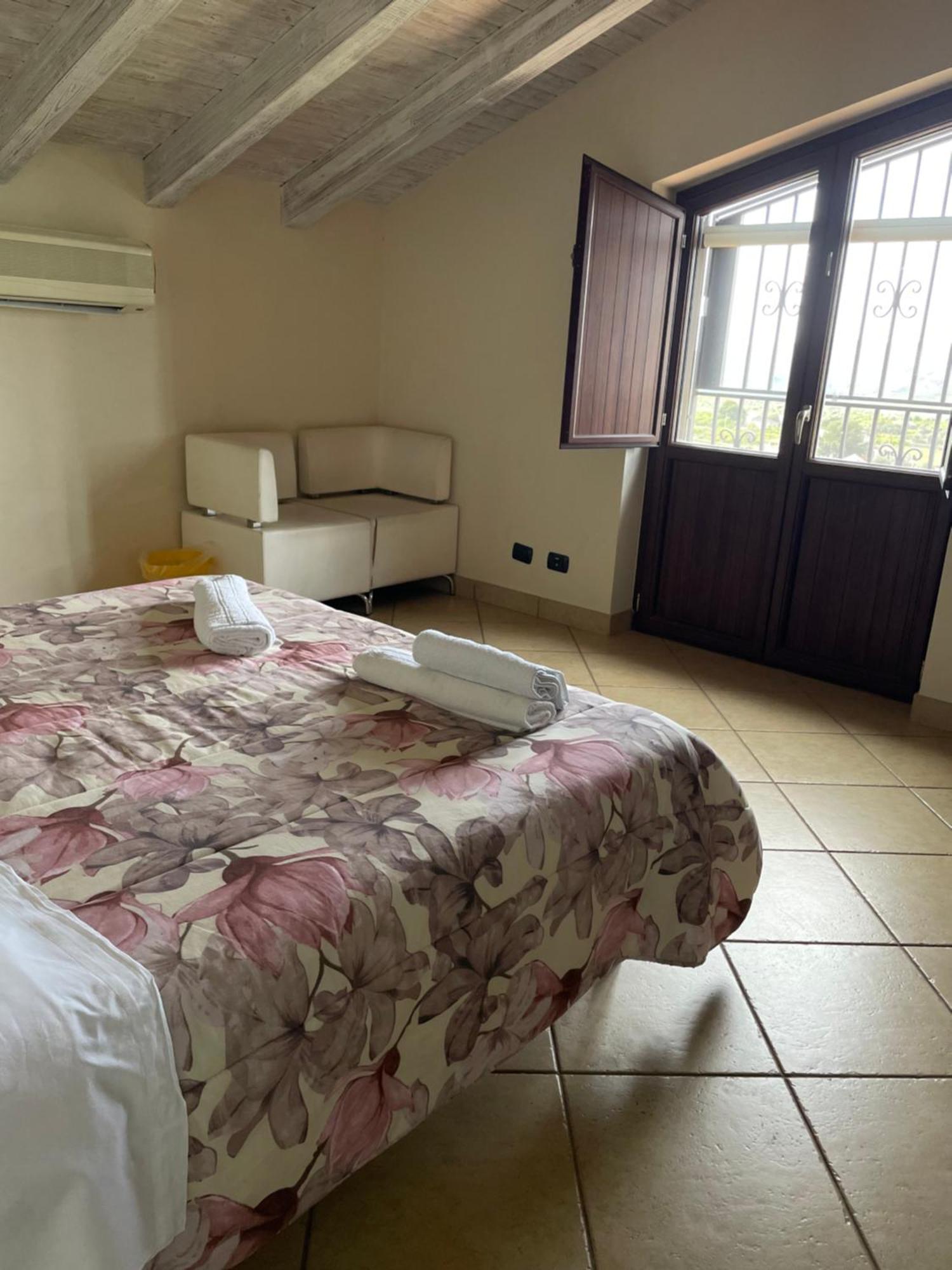Ranch Simeto Hotel ปาแตร์โน ภายนอก รูปภาพ